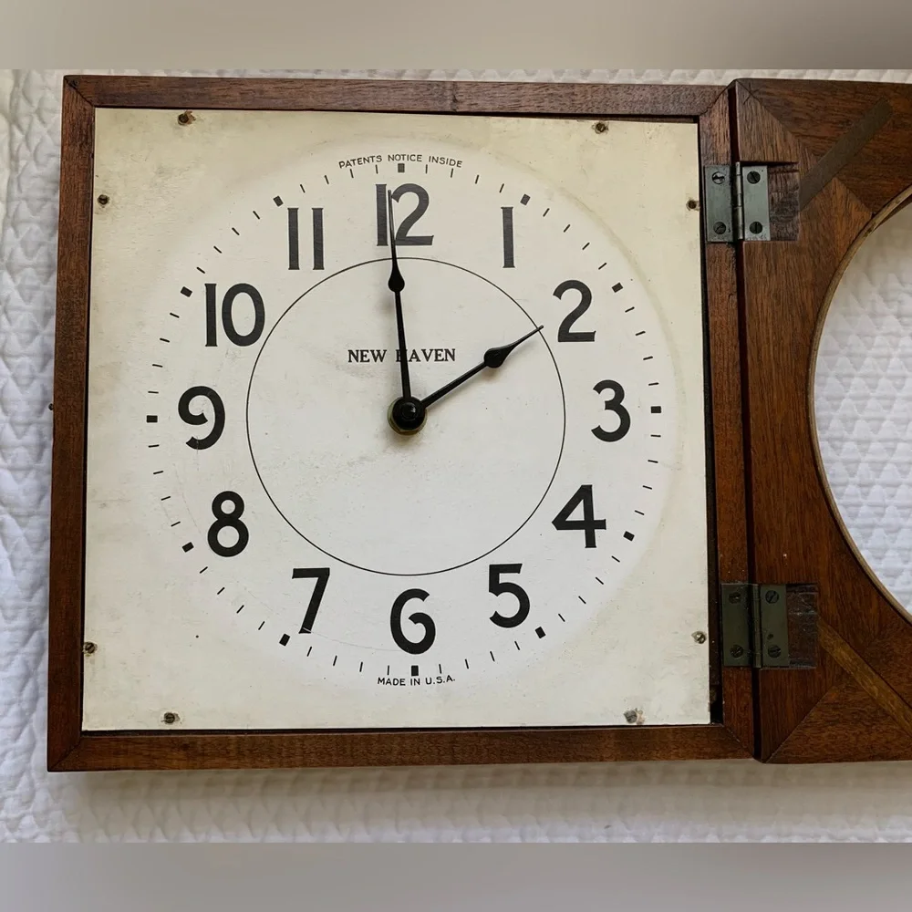 Vintage/Antique New Haven Wall Clock AS IS No Key